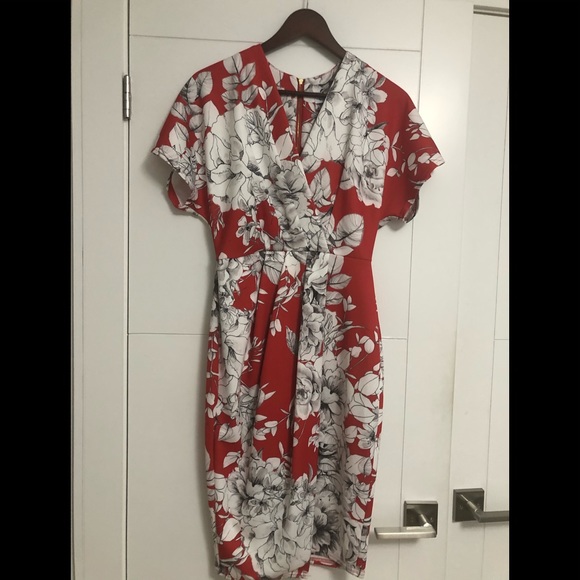 Closet London Dresses & Skirts - Closet London /Size 6/NWT/Floral dress